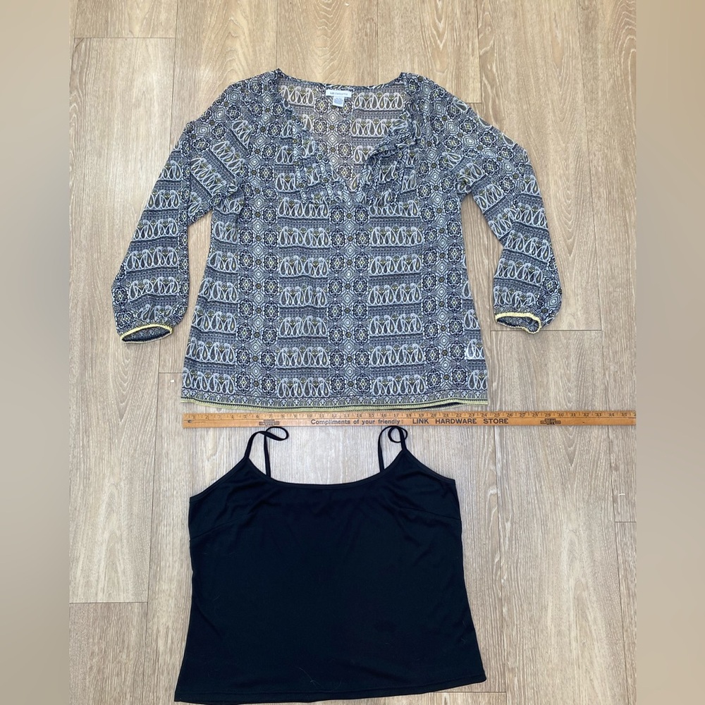 Liz Claiborne Sheer Tunic 🌻🖤🌻